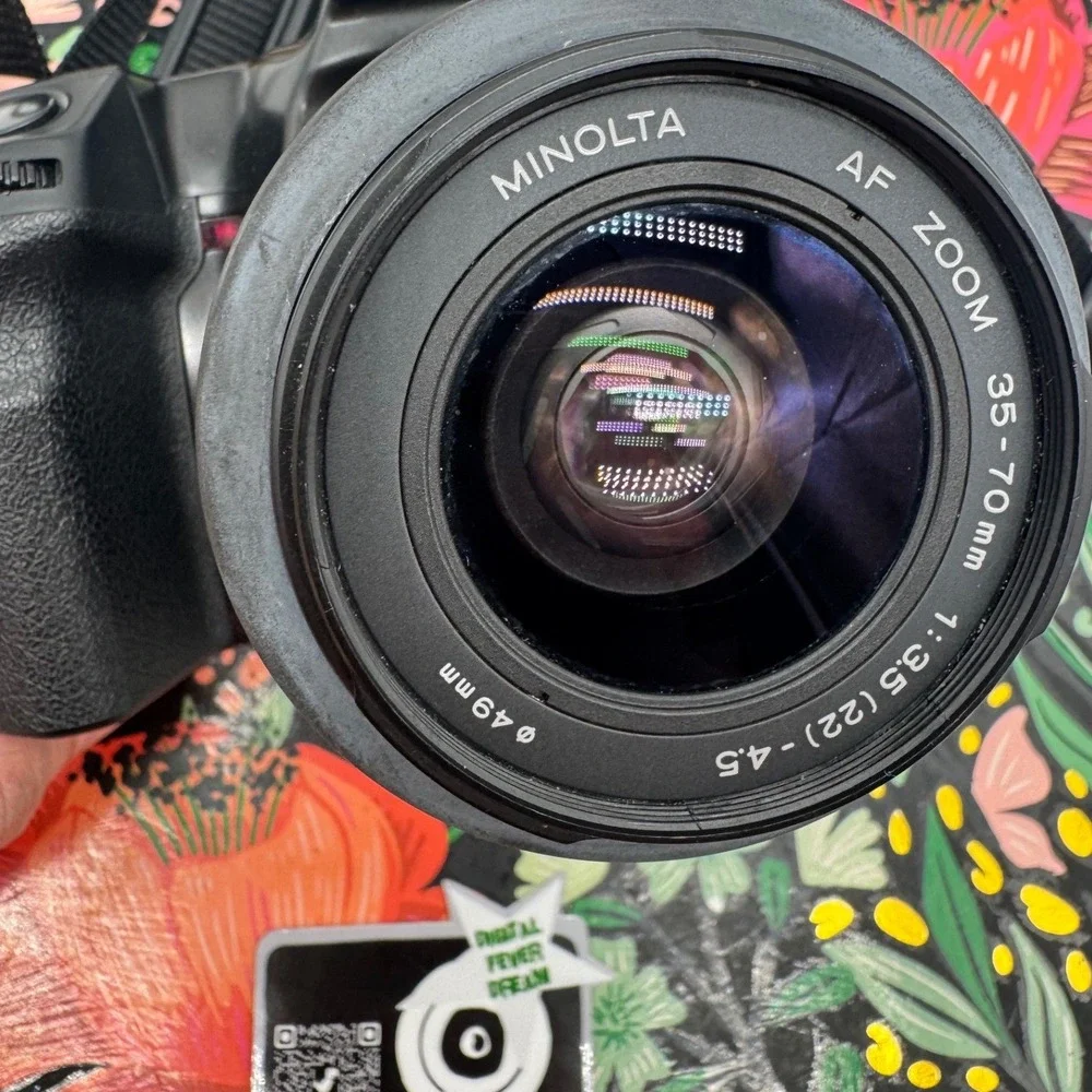 Minolta Maxxum 400si 35mm SLR Film Camera with 35-70mm AF Zoom Lens and Strap